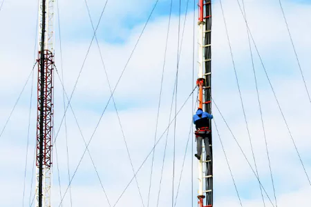 Broadcasting antenna guy wire