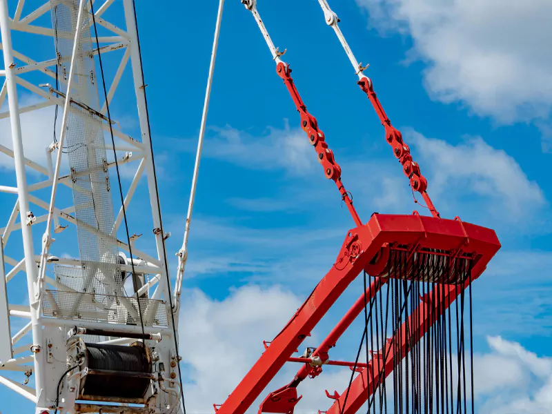 Close up of the crane wire rope