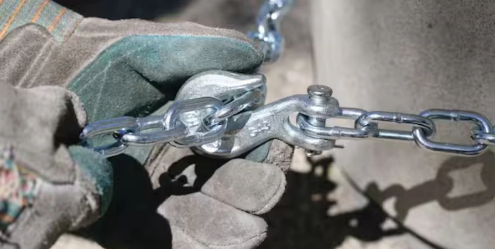 how do passing link chains work