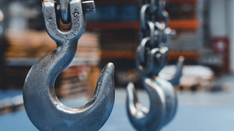 proper way to attach a chain and hook