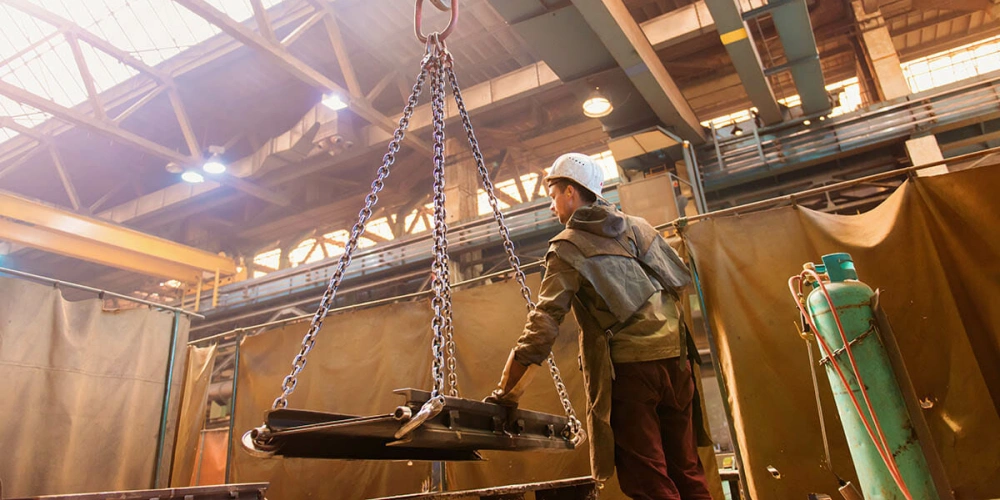 breaking strength in powerful machinery chains