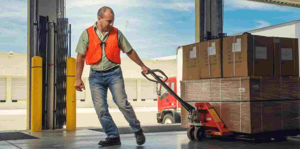 moving and maneuvering a pallet truck safely