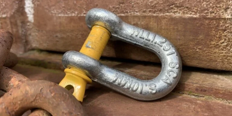 what is a shackle
