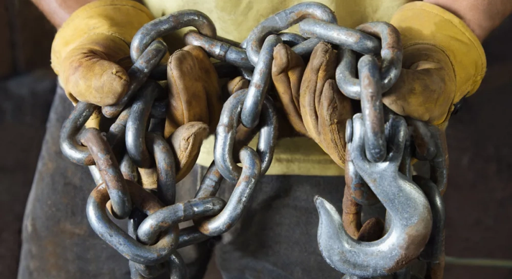 applications of self closing hooks in rigging