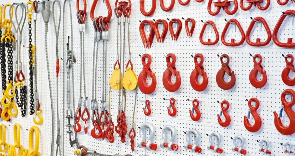 rigging hardware