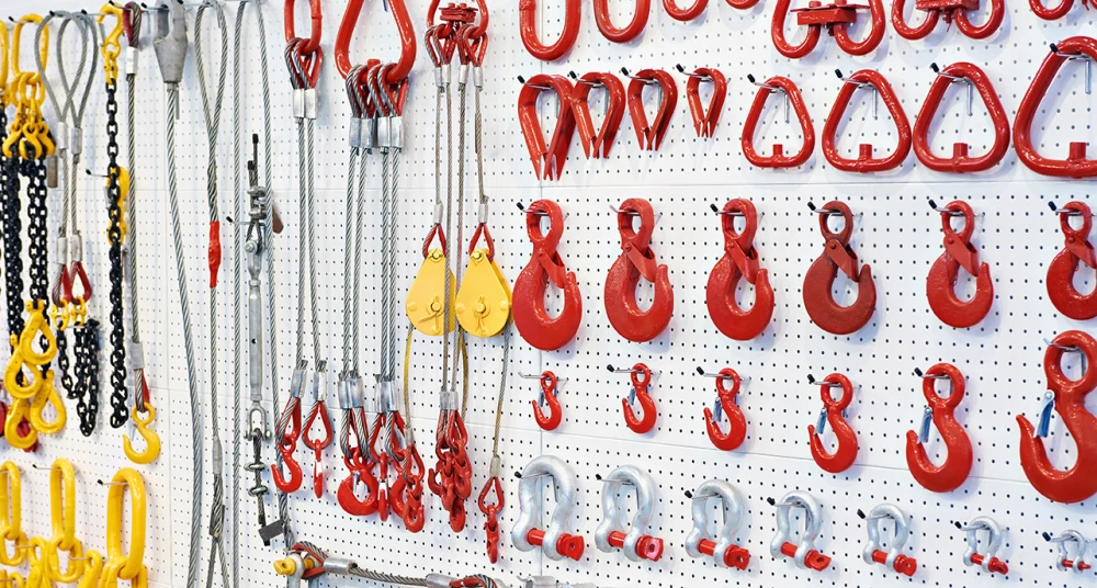 types of rigging hardware
