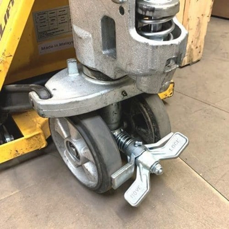do pallet jacks have brakes