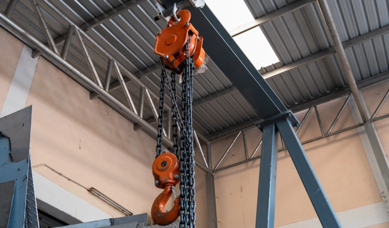 how to use manual hoist