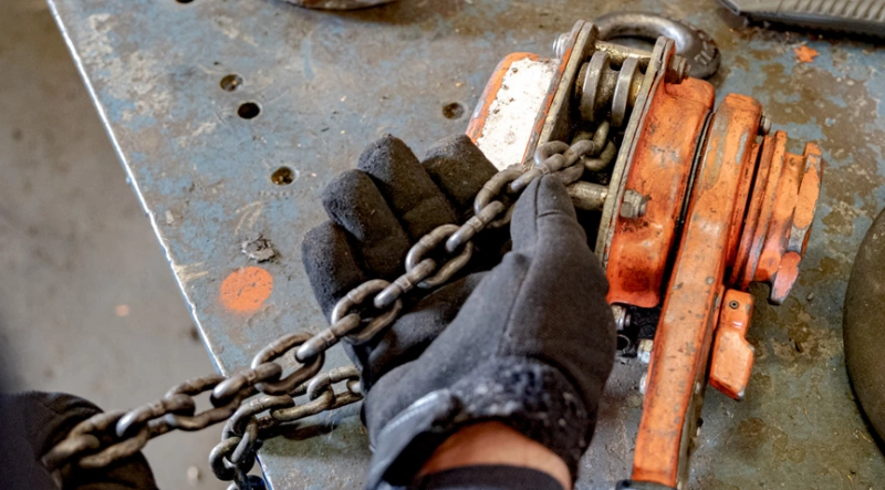 manual hoist inspecting and replacing parts