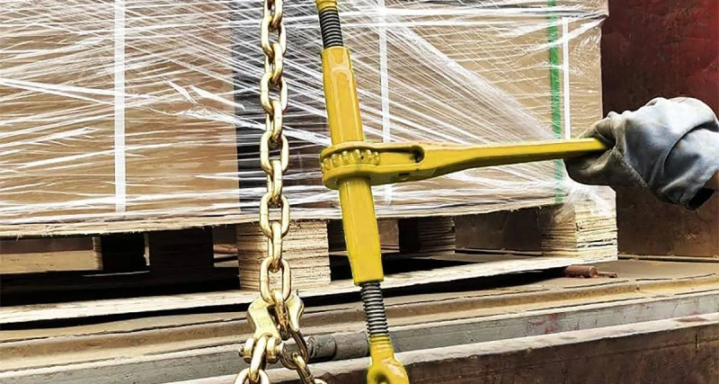 operating a ratchet load binder