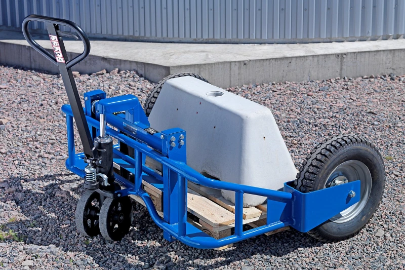 pallet trucks on uneven terrain