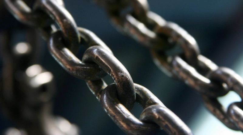 chain towing risks and safety