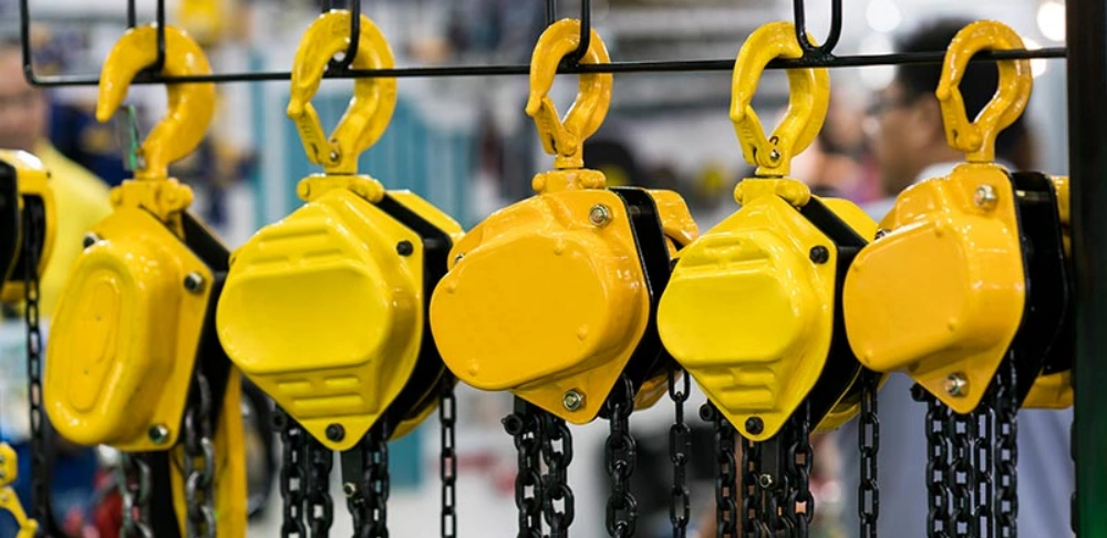 how does the guide support the chain